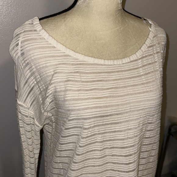 Sheer top - Picture 2 of 9